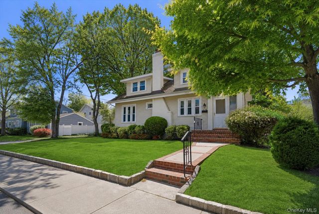 176 Wright Avenue, Malverne, NY 11565
