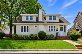 176 Wright Avenue, Malverne, NY 11565