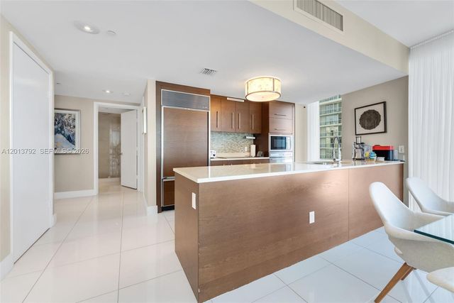 475 Brickell Ave 3515, Miami, FL 33131