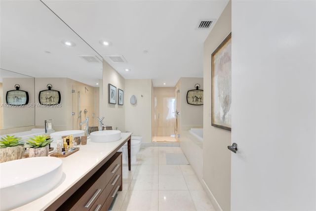 475 Brickell Ave 3515, Miami, FL 33131