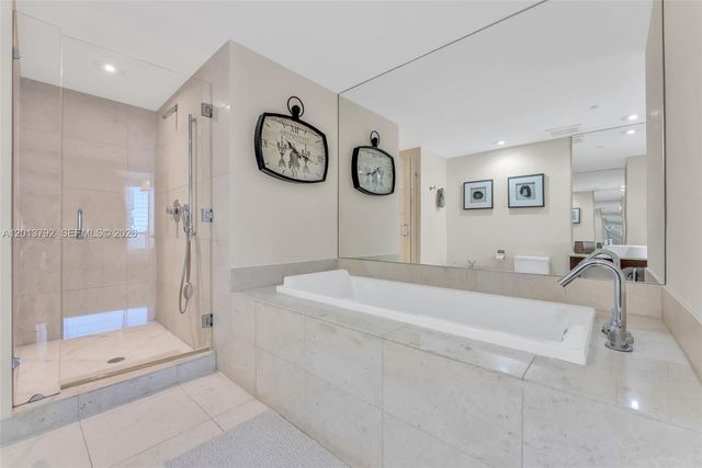 475 Brickell Ave 3515, Miami, FL 33131