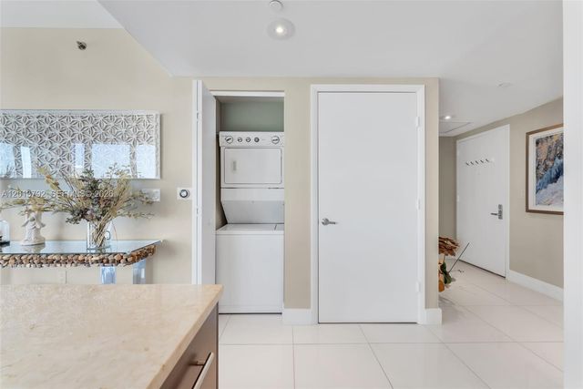 475 Brickell Ave 3515, Miami, FL 33131