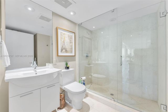 475 Brickell Ave 3515, Miami, FL 33131