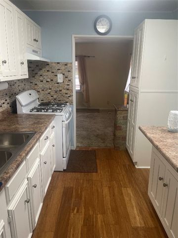 946 W 35 TH Street, Erie, PA 16508