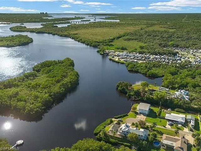 16941 Carolyn LN, North Fort Myers, FL 33917