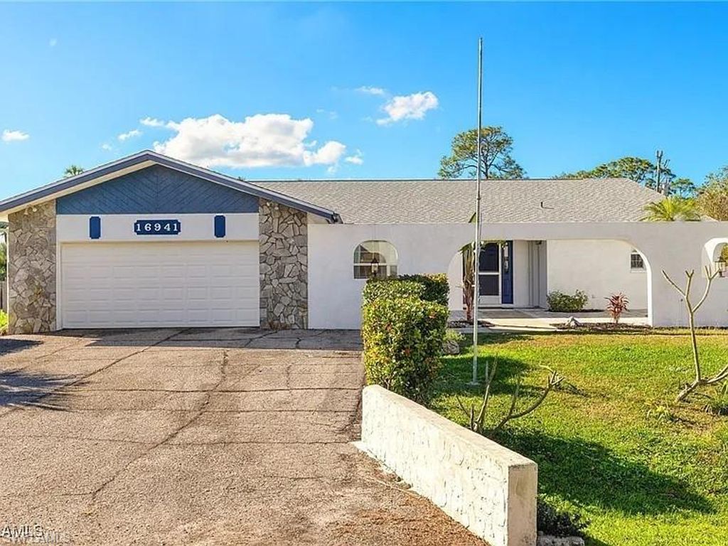 16941 Carolyn LN, North Fort Myers, FL 33917