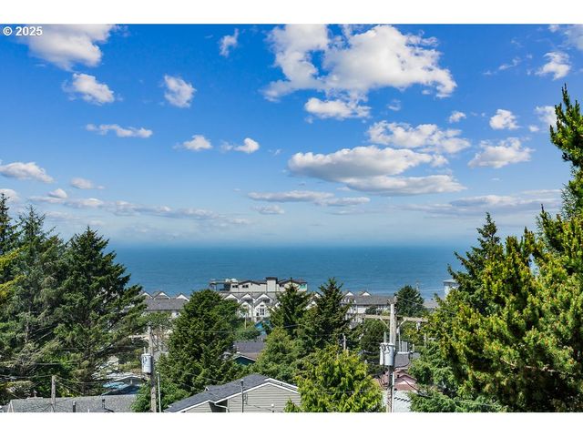 101 S Quadrant St, Rockaway Beach, OR 97136