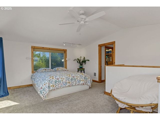 101 S Quadrant St, Rockaway Beach, OR 97136