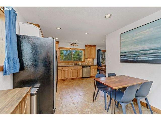101 S Quadrant St, Rockaway Beach, OR 97136