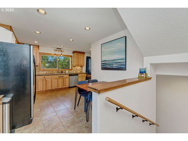 101 S Quadrant St, Rockaway Beach, OR 97136