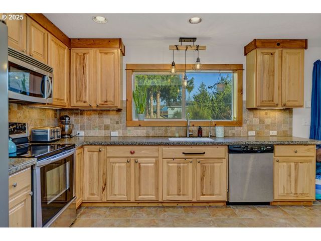 101 S Quadrant St, Rockaway Beach, OR 97136