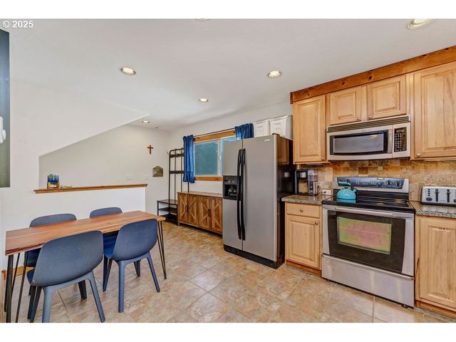 101 S Quadrant St, Rockaway Beach, OR 97136