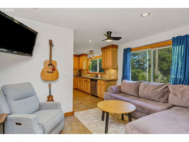 101 S Quadrant St, Rockaway Beach, OR 97136