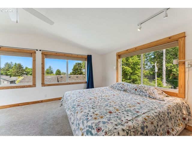 101 S Quadrant St, Rockaway Beach, OR 97136