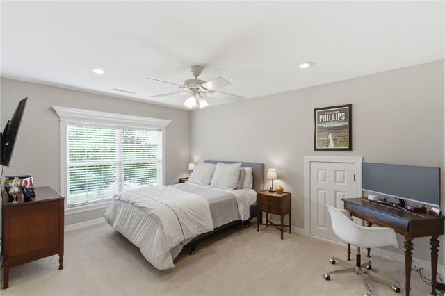 3601 W Legacy Lane, Rogers, AR 72758