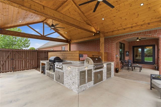 3601 W Legacy Lane, Rogers, AR 72758