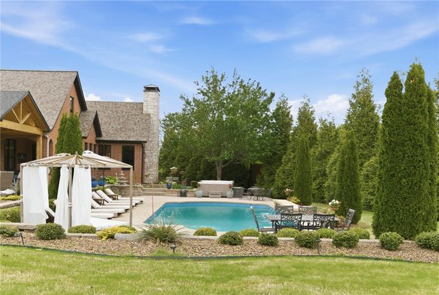 3601 W Legacy Lane, Rogers, AR 72758