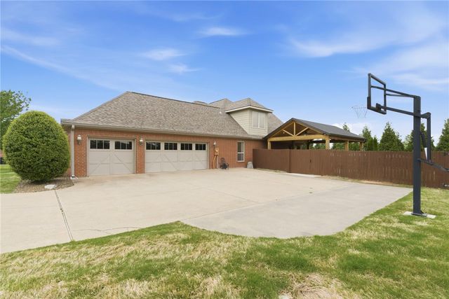 3601 W Legacy Lane, Rogers, AR 72758