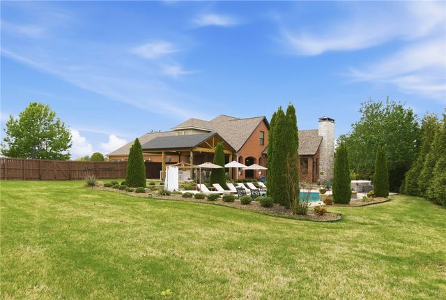 3601 W Legacy Lane, Rogers, AR 72758