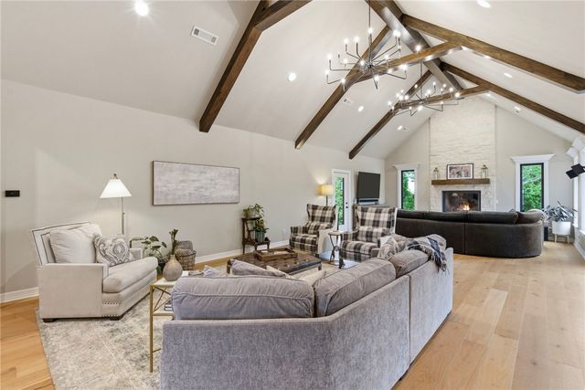 3601 W Legacy Lane, Rogers, AR 72758