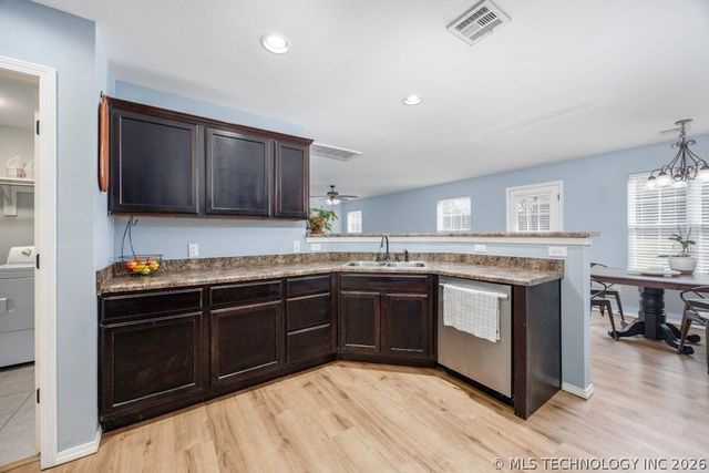 1904 Barnett Place, Bartlesville, OK 74006