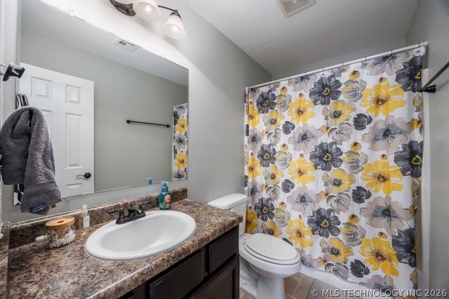 1904 Barnett Place, Bartlesville, OK 74006