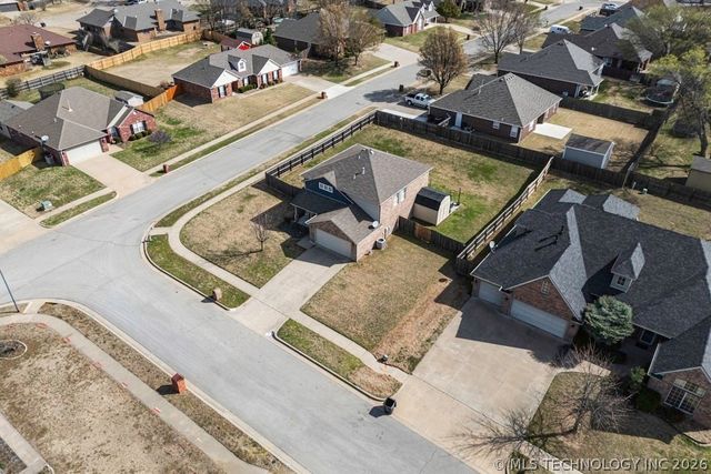 1904 Barnett Place, Bartlesville, OK 74006