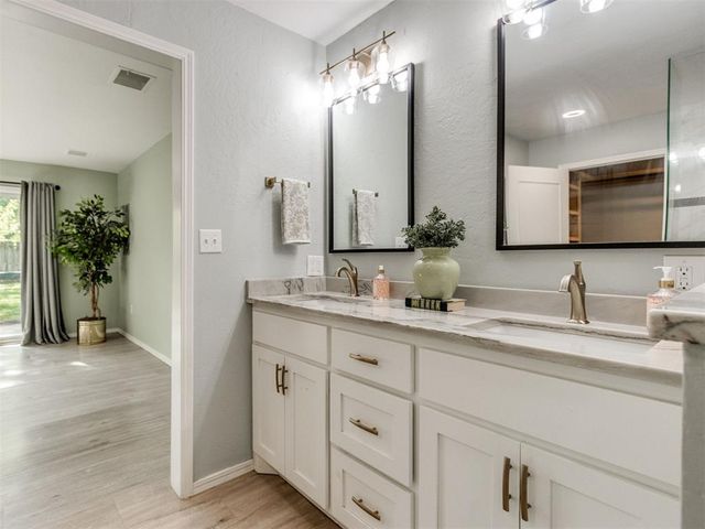 1301 Pine Oak Circle, Edmond, OK 73034