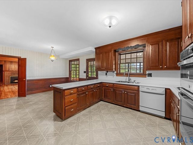 7350 Lexington Dr, Mechanicsville, VA 23111