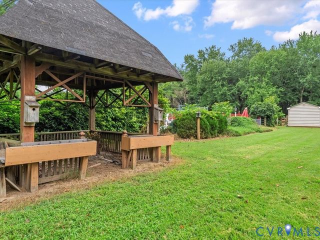 7350 Lexington Dr, Mechanicsville, VA 23111