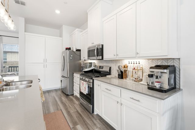2736 Levee Lane, Lewisville, TX 75067