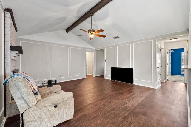 806 Wind Brooke Drive, Arlington, TX 76001