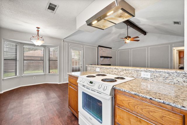 806 Wind Brooke Drive, Arlington, TX 76001