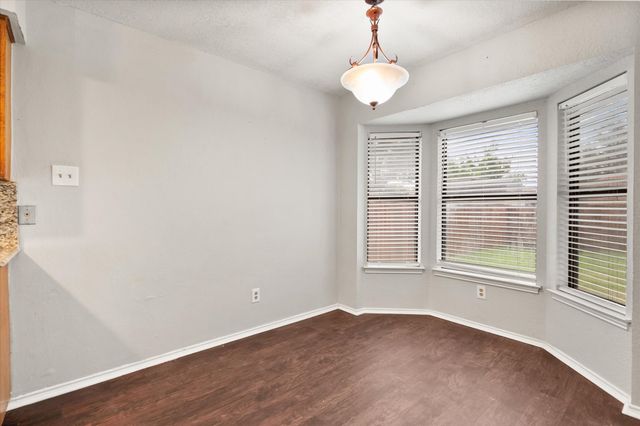 806 Wind Brooke Drive, Arlington, TX 76001