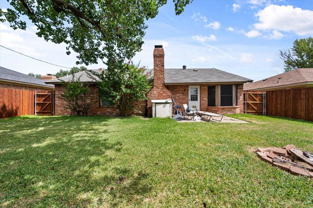 806 Wind Brooke Drive, Arlington, TX 76001