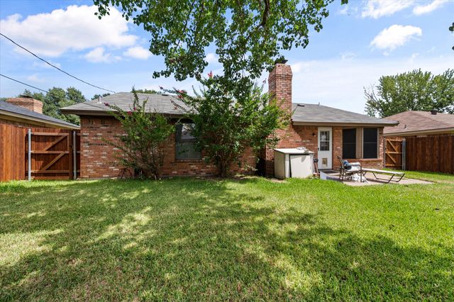806 Wind Brooke Drive, Arlington, TX 76001
