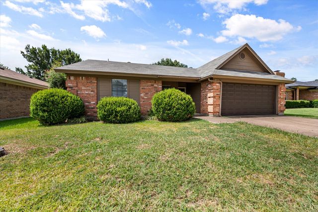 806 Wind Brooke Drive, Arlington, TX 76001