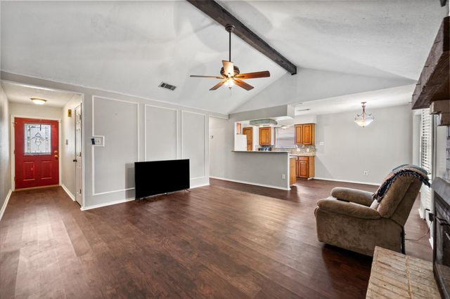 806 Wind Brooke Drive, Arlington, TX 76001