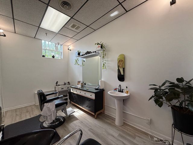 994 Farmington Avenue, West Hartford, CT 06107