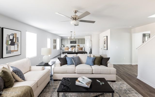 623 S Squires Run Lane, Richlands, NC 28574