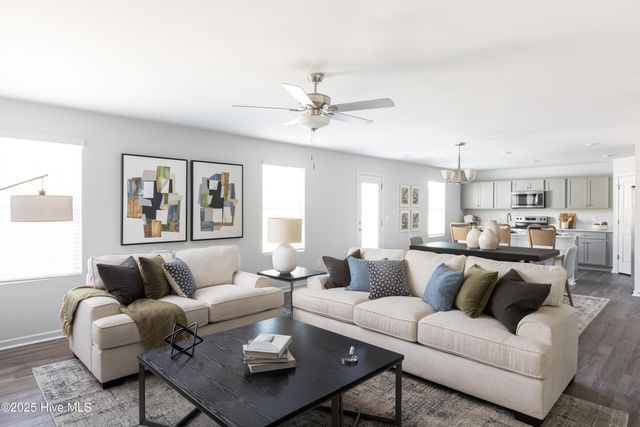 623 S Squires Run Lane, Richlands, NC 28574