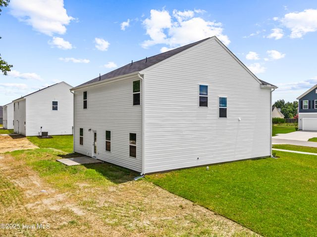 623 S Squires Run Lane, Richlands, NC 28574