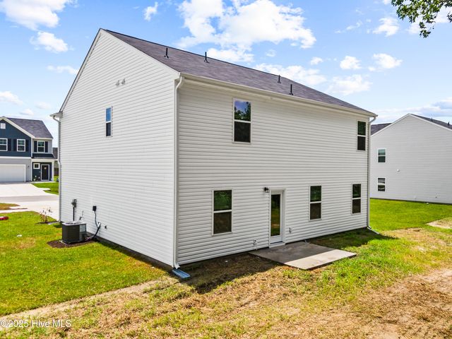 623 S Squires Run Lane, Richlands, NC 28574