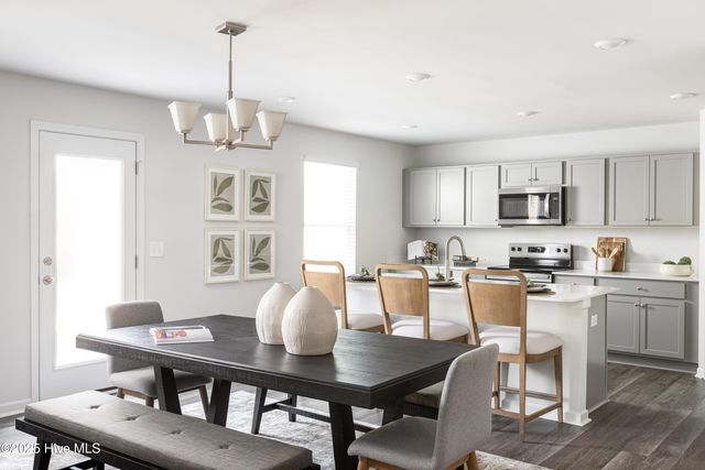 623 S Squires Run Lane, Richlands, NC 28574