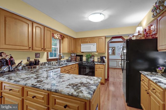 7706 LAKELOFT CT, Fairfax Station, VA 22039