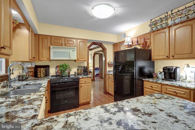 7706 LAKELOFT CT, Fairfax Station, VA 22039
