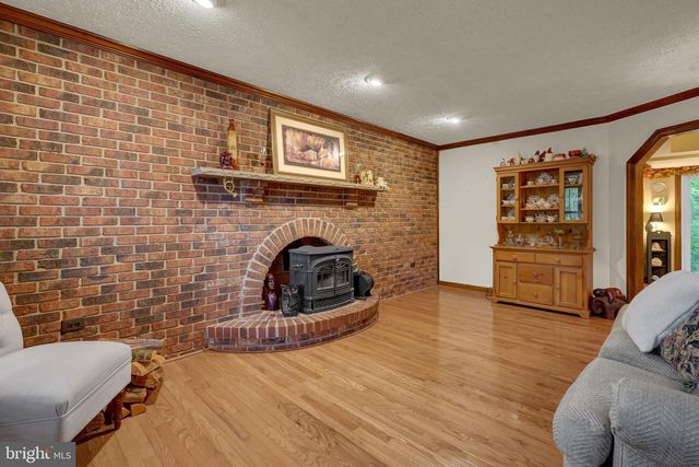 7706 LAKELOFT CT, Fairfax Station, VA 22039