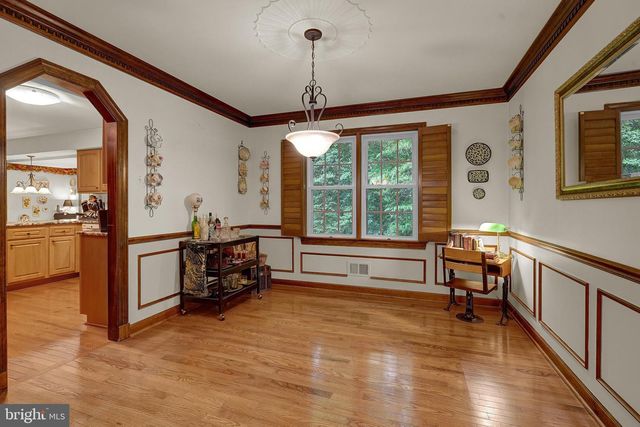 7706 LAKELOFT CT, Fairfax Station, VA 22039