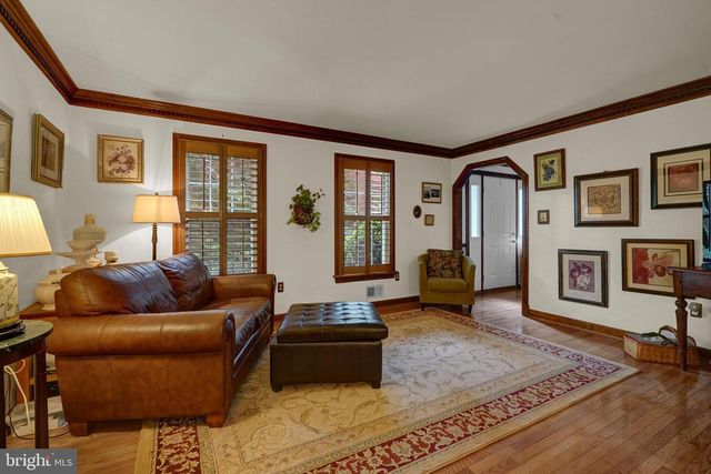 7706 LAKELOFT CT, Fairfax Station, VA 22039