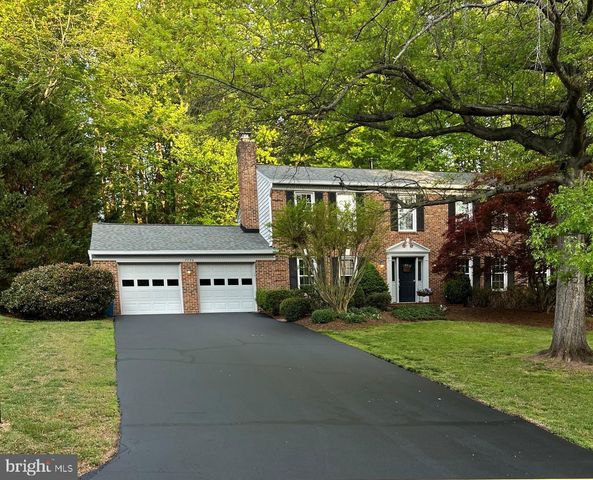 7706 LAKELOFT CT, Fairfax Station, VA 22039